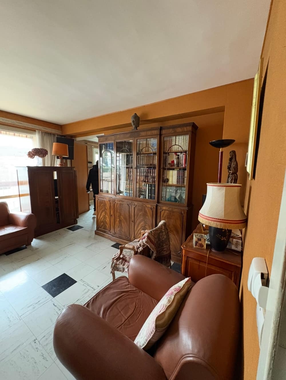 Avant — Débarras appartement — Séjour bibliothèque