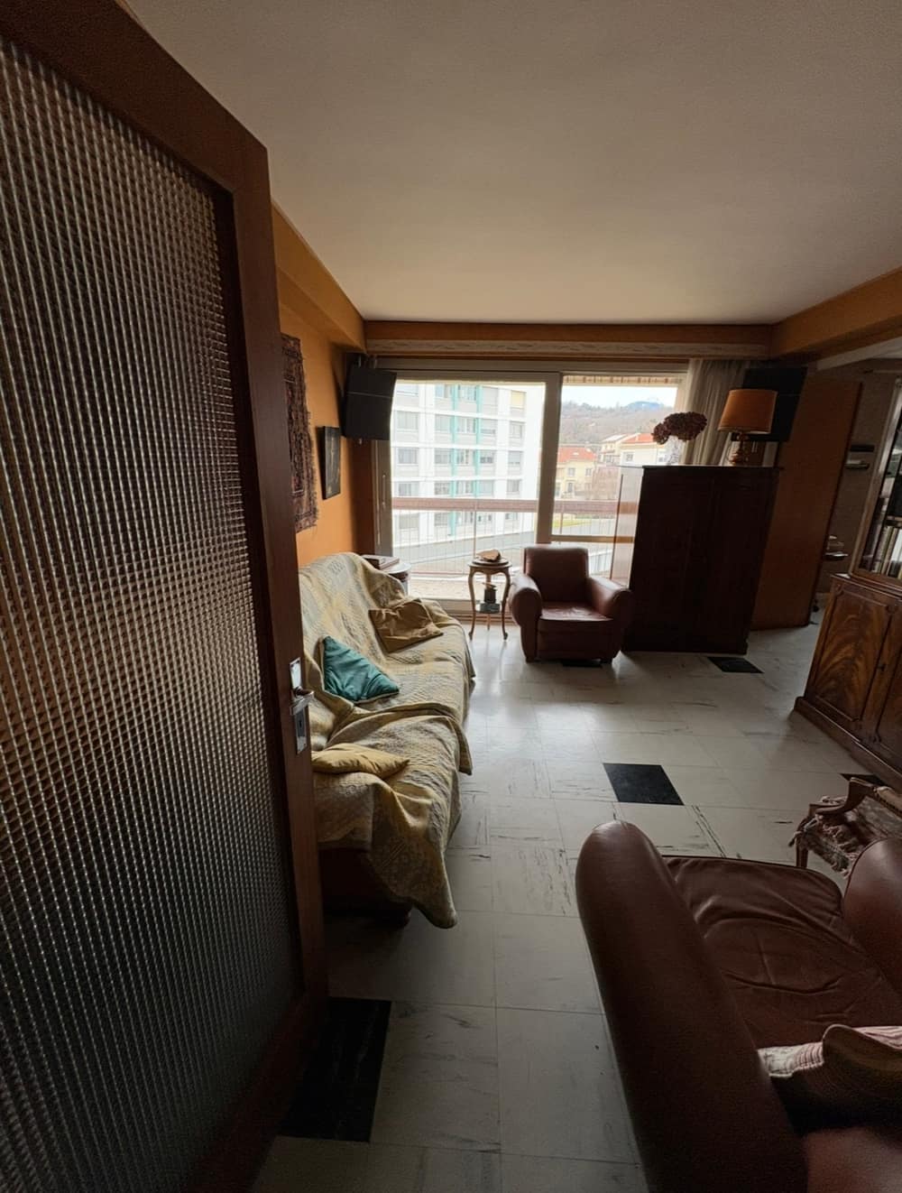 Avant — Débarras appartement — Salon avec vue
